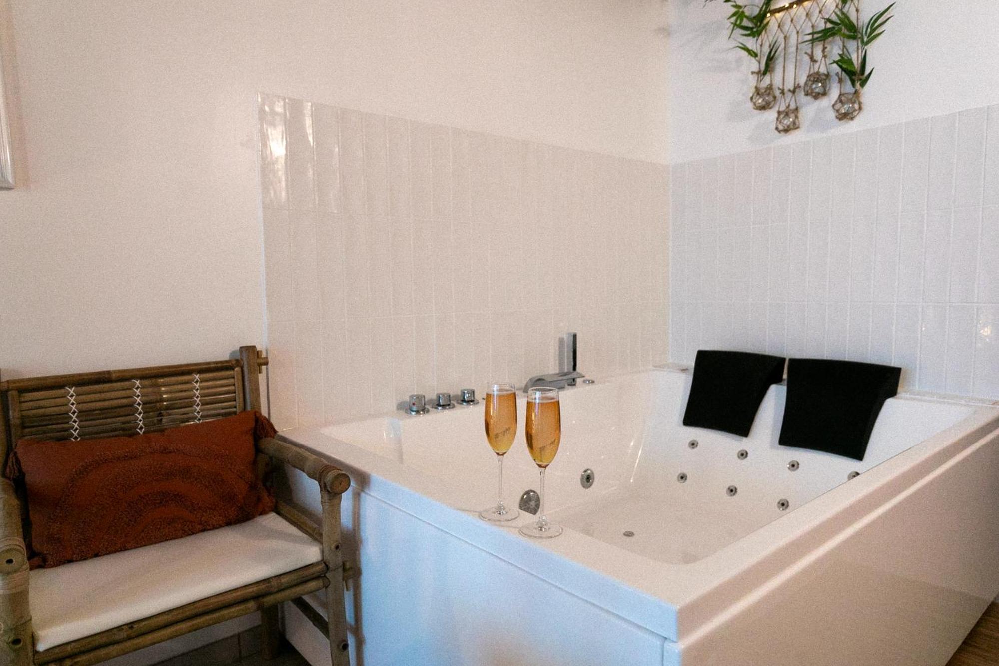 Apartment Bali Serenity Balneo Et Lit Rond Lagnieu